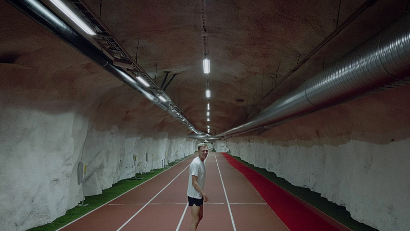 runner in underground track