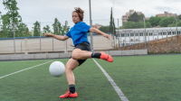 Alexia Putellas kicking ball